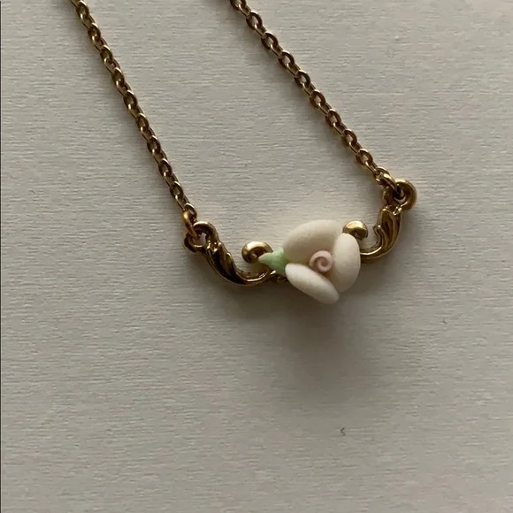 1928 Jewelry Necklace Fine Chain & Pale Porcelain Rose; 15” with original box - Picture 7 of 12